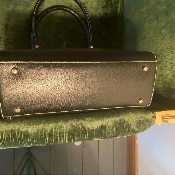 Black leather Kate Spade purse- in like new condition. - Picture 4 of 6